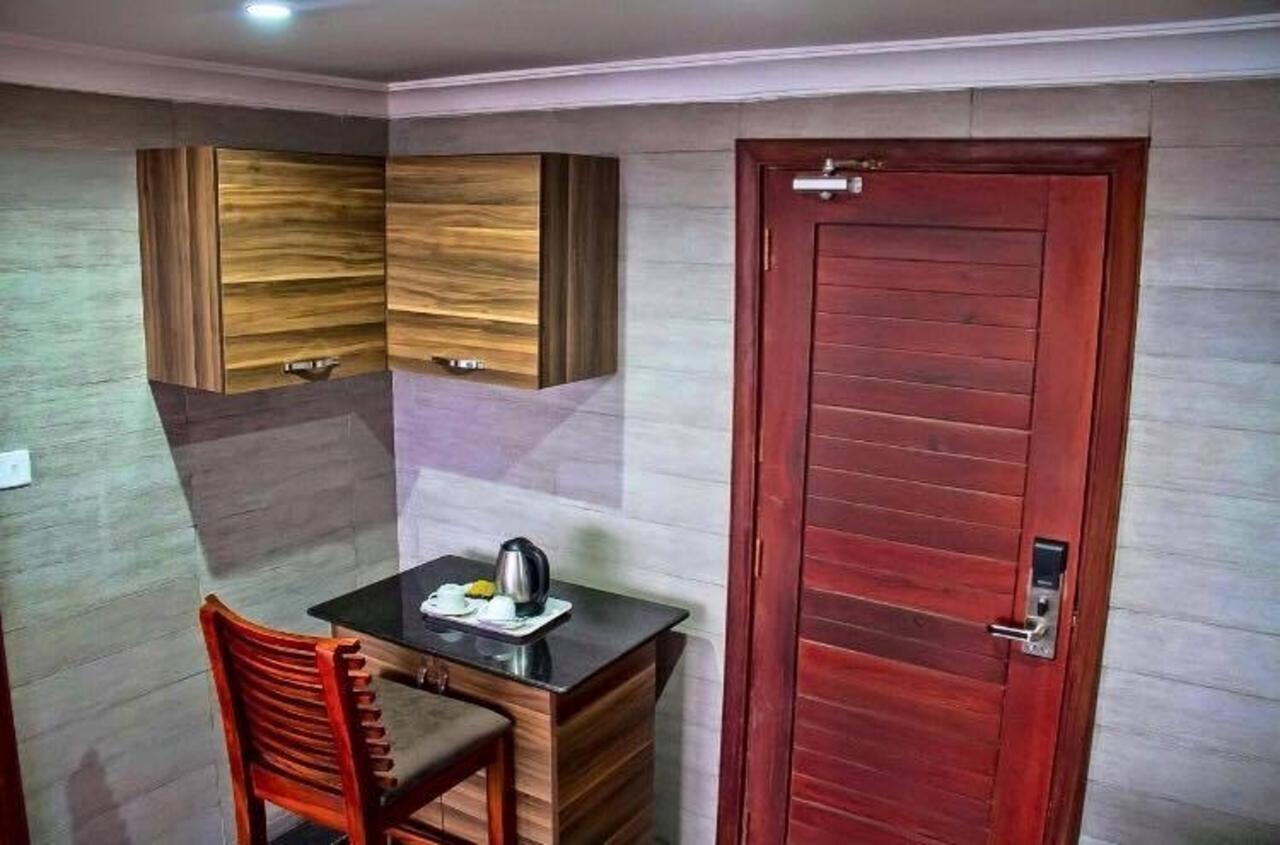 Regency Park Hotel Дар ес Саалам Екстериор снимка