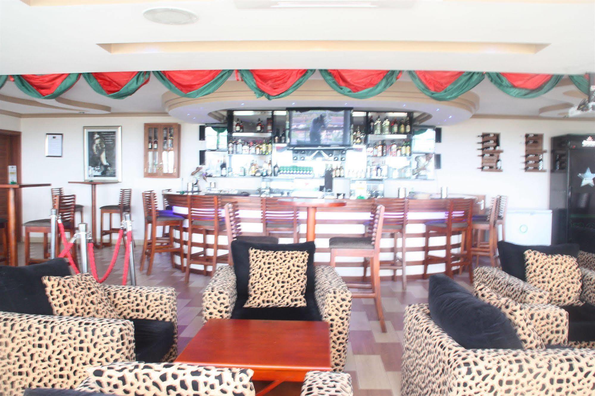 Regency Park Hotel Дар ес Саалам Екстериор снимка