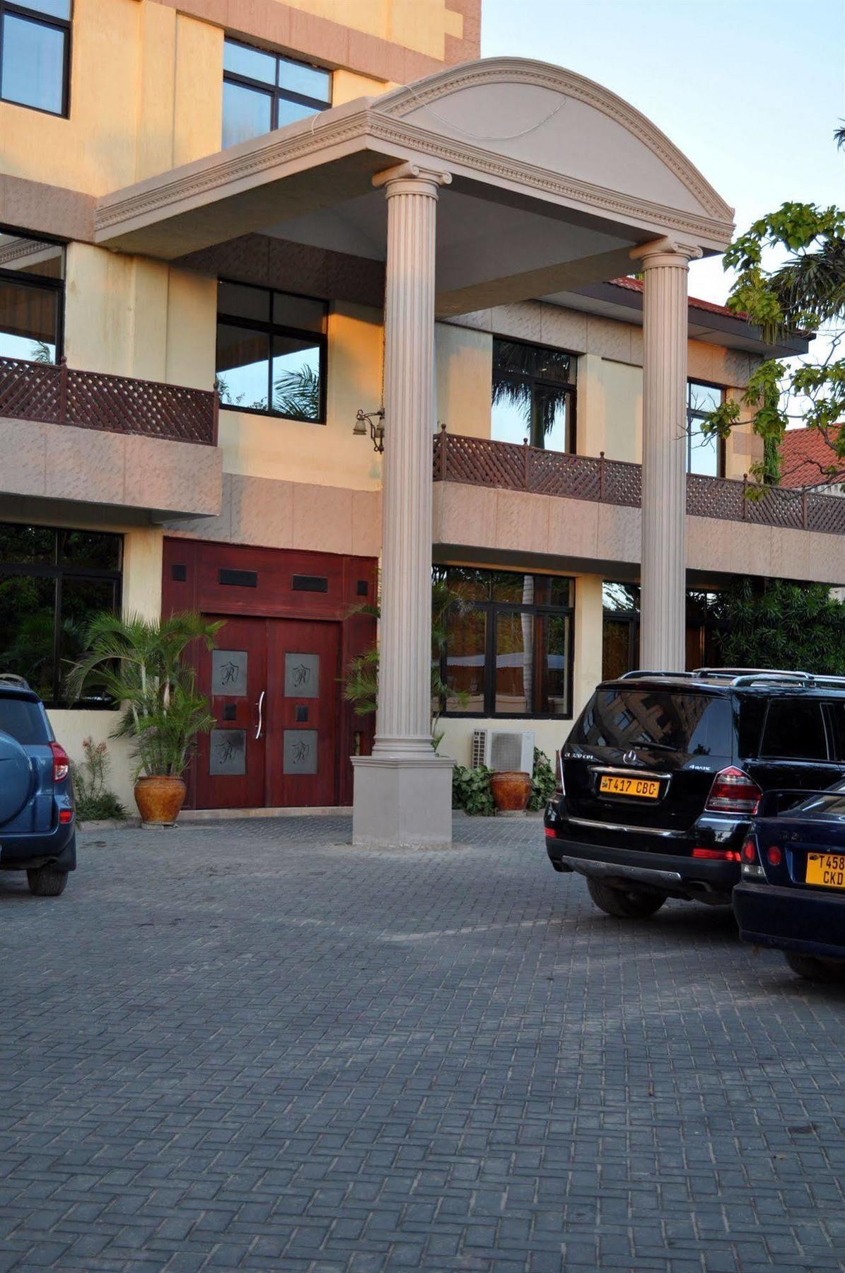 Regency Park Hotel Дар ес Саалам Екстериор снимка