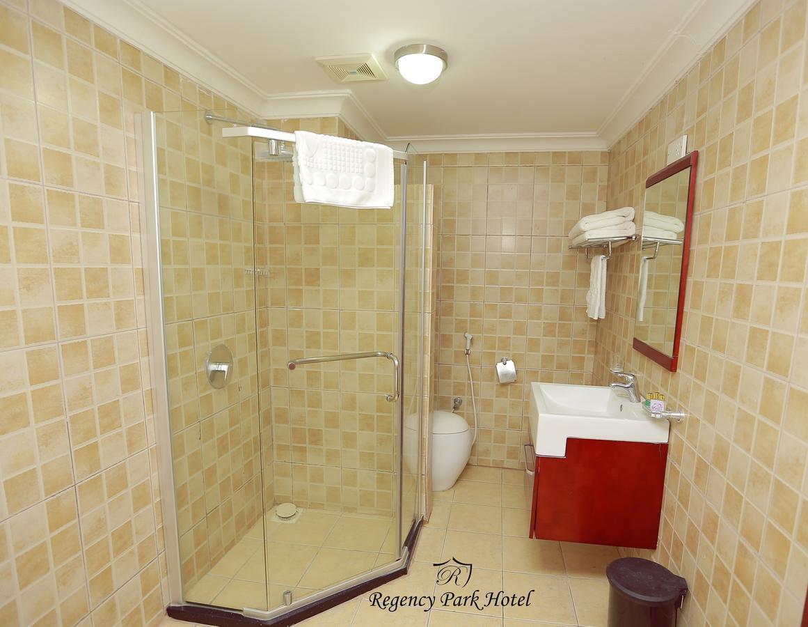 Regency Park Hotel Дар ес Саалам Екстериор снимка