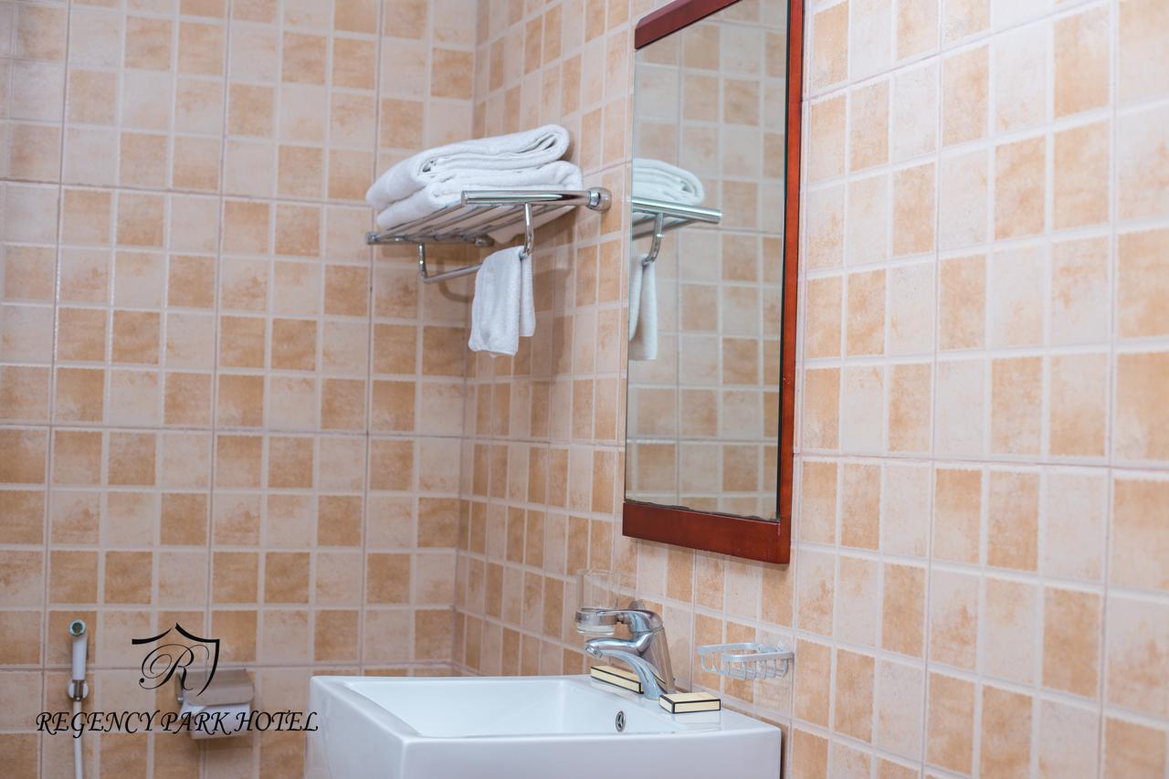 Regency Park Hotel Дар ес Саалам Екстериор снимка
