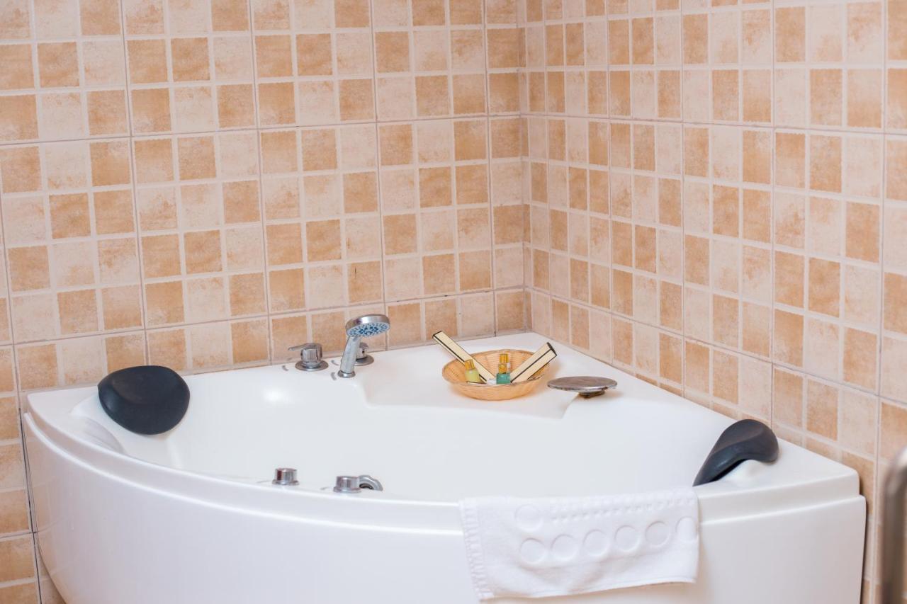Regency Park Hotel Дар ес Саалам Екстериор снимка