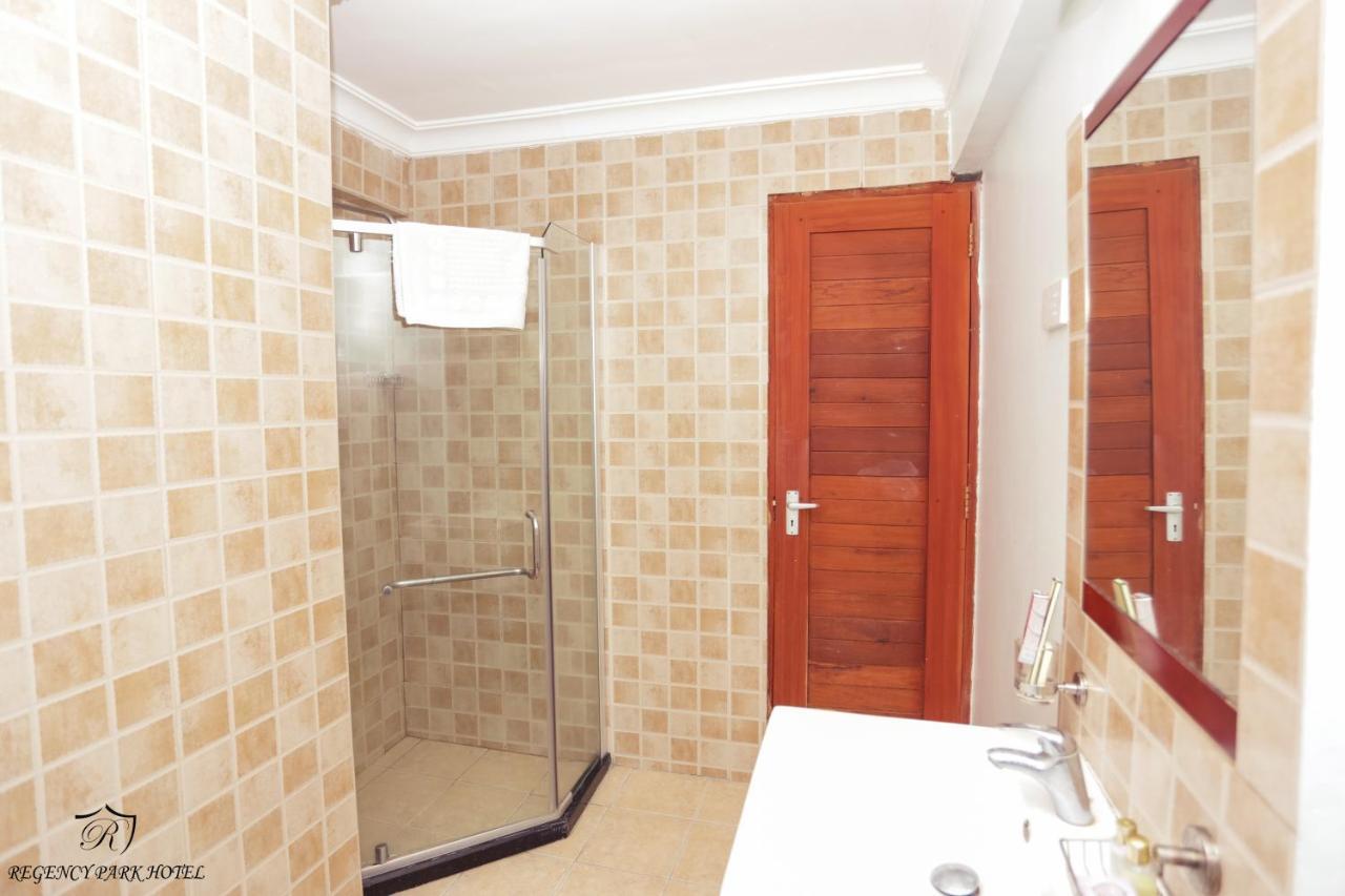Regency Park Hotel Дар ес Саалам Екстериор снимка
