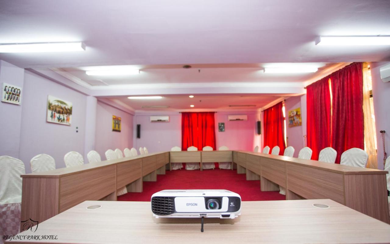 Regency Park Hotel Дар ес Саалам Екстериор снимка